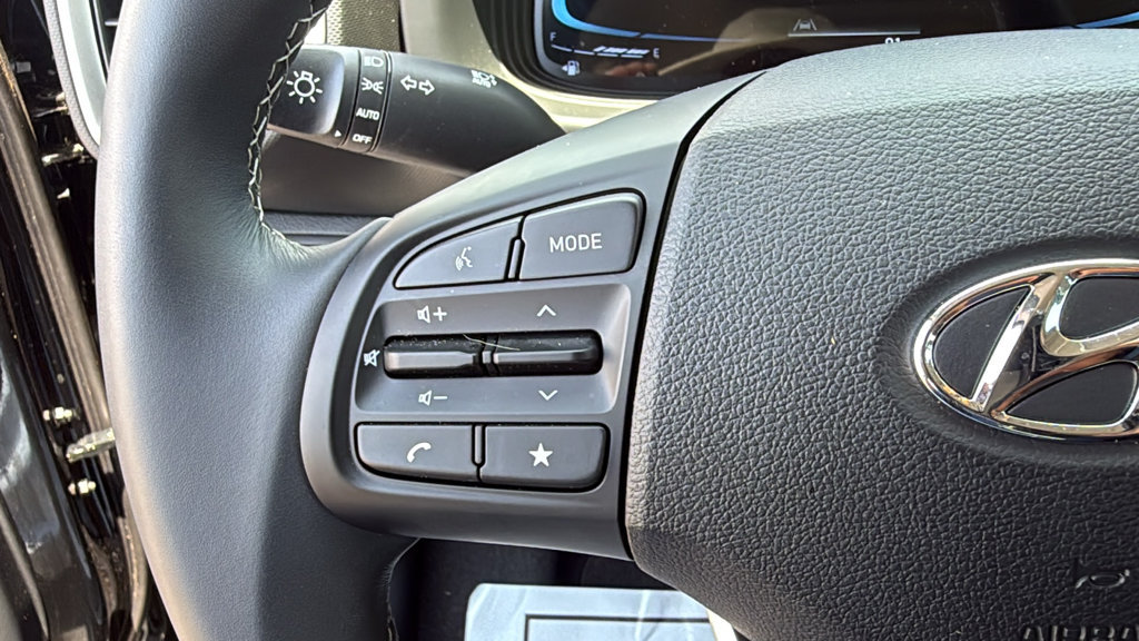 Used 2026 Hyundai Venue SEL FWD image 21