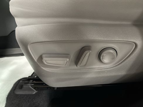 Used 2022 Toyota Highlander XLE image 10