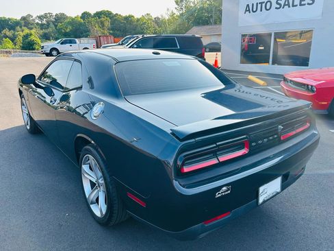 Used 2017 Dodge Challenger R/T RWD image 3