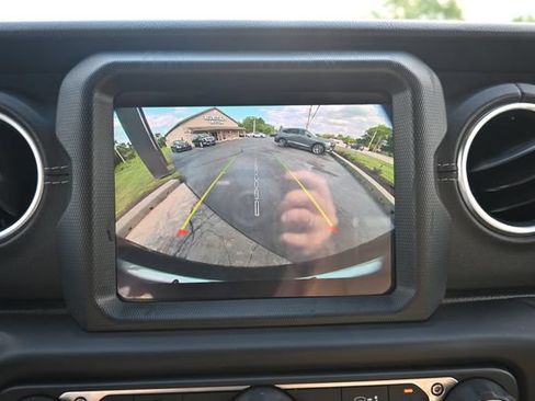 Used 2019 Jeep Wrangler Unlimited Sahara AWD/4WD image 42