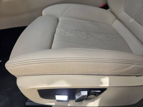 Used 2023 BMW 540i w/ Convenience Package RWD image 21