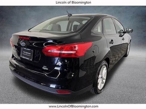 Used 2018 Ford Focus SE w/ Cold Weather Package FWD image 7