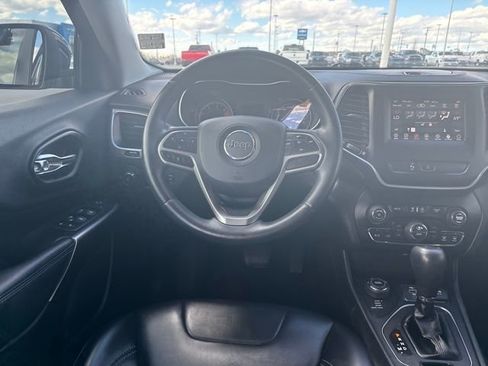 Used 2019 Jeep Cherokee Latitude Plus w/ Comfort/Convenience Group AWD/4WD image 13