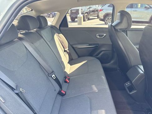 Used 2025 Kia K4 FWD image 14