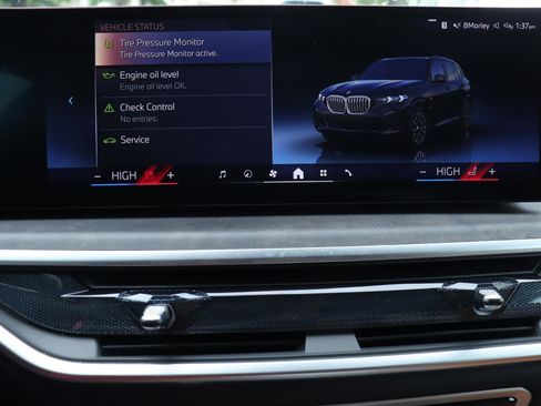 Used 2025 BMW X5 xDrive40i w/ M Sport Package AWD/4WD image 35