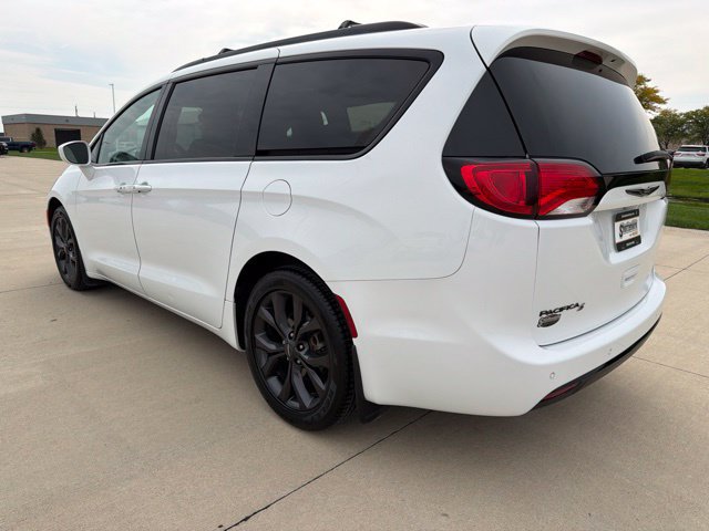 Used 2019 Chrysler Pacifica Touring Plus w/ S Appearance Package FWD image 9