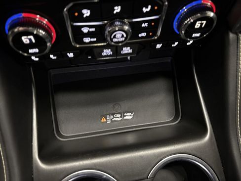 Used 2024 GMC Yukon SLT w/ SLT Luxury Package image 67