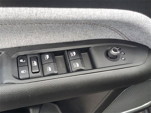 Used 2023 Jeep Compass Latitude image 16