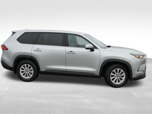 Used 2024 Toyota Grand Highlander XLE image 4