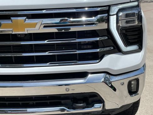 Used 2025 Chevrolet Silverado 2500 LTZ w/ LTZ Premium Package AWD/4WD image 8