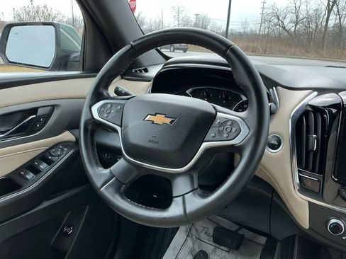 Used 2023 Chevrolet Traverse LT image 22