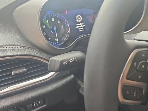 Used 2024 Chrysler Pacifica Pinnacle AWD/4WD image 10