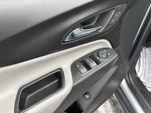 Used 2023 Chevrolet Equinox LT w/ Driver Convenience Package image 13