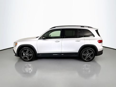 Used 2023 Mercedes-Benz GLB 250 4MATIC image 2