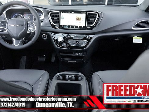 New 2025 Chrysler Voyager LX image 11