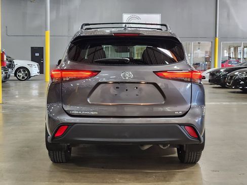 Used 2021 Toyota Highlander XLE image 10