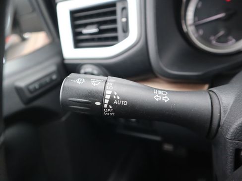 Used 2019 Nissan Titan SL image 25