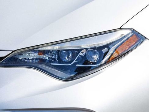 Used 2017 Toyota Corolla SE w/ SE Premium Package image 8