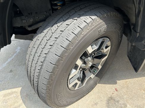 Used 2020 Toyota Tacoma TRD Off-Road AWD/4WD image 11