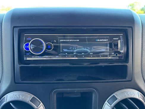 Used 2011 Jeep Wrangler Unlimited Sport image 29