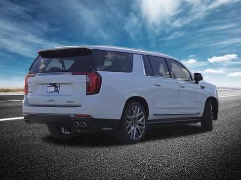 New 2026 GMC Yukon XL Denali Ultimate w/ LPO, Illumination Package AWD/4WD image 23