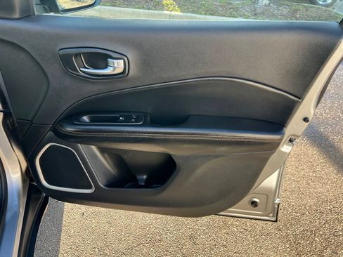 Certified 2021 Jeep Compass Limited FWD image 17
