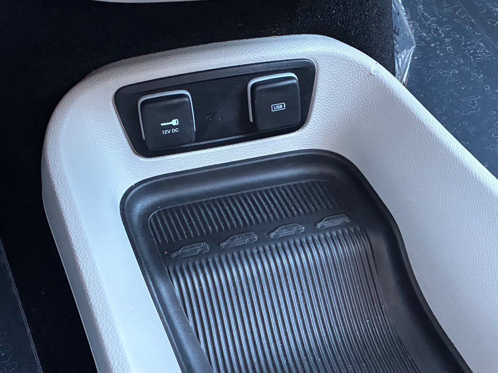 Used 2017 Chrysler Pacifica Touring-L FWD image 27