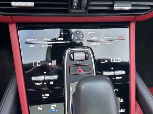 Used 2023 Porsche Cayenne Platinum Edition image 44