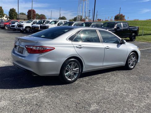Used 2017 Toyota Camry image 7