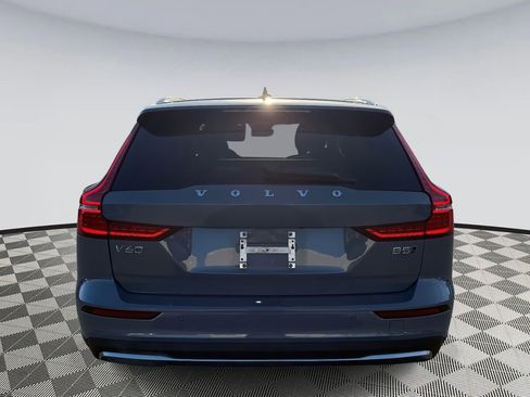 Used 2023 Volvo V60 B5 Cross Country Plus w/ Climate Package image 3