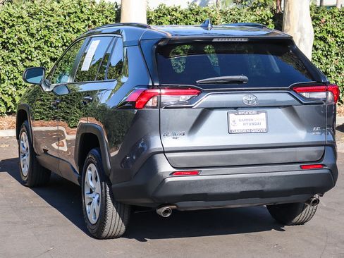 Used 2021 Toyota RAV4 LE AWD/4WD image 8