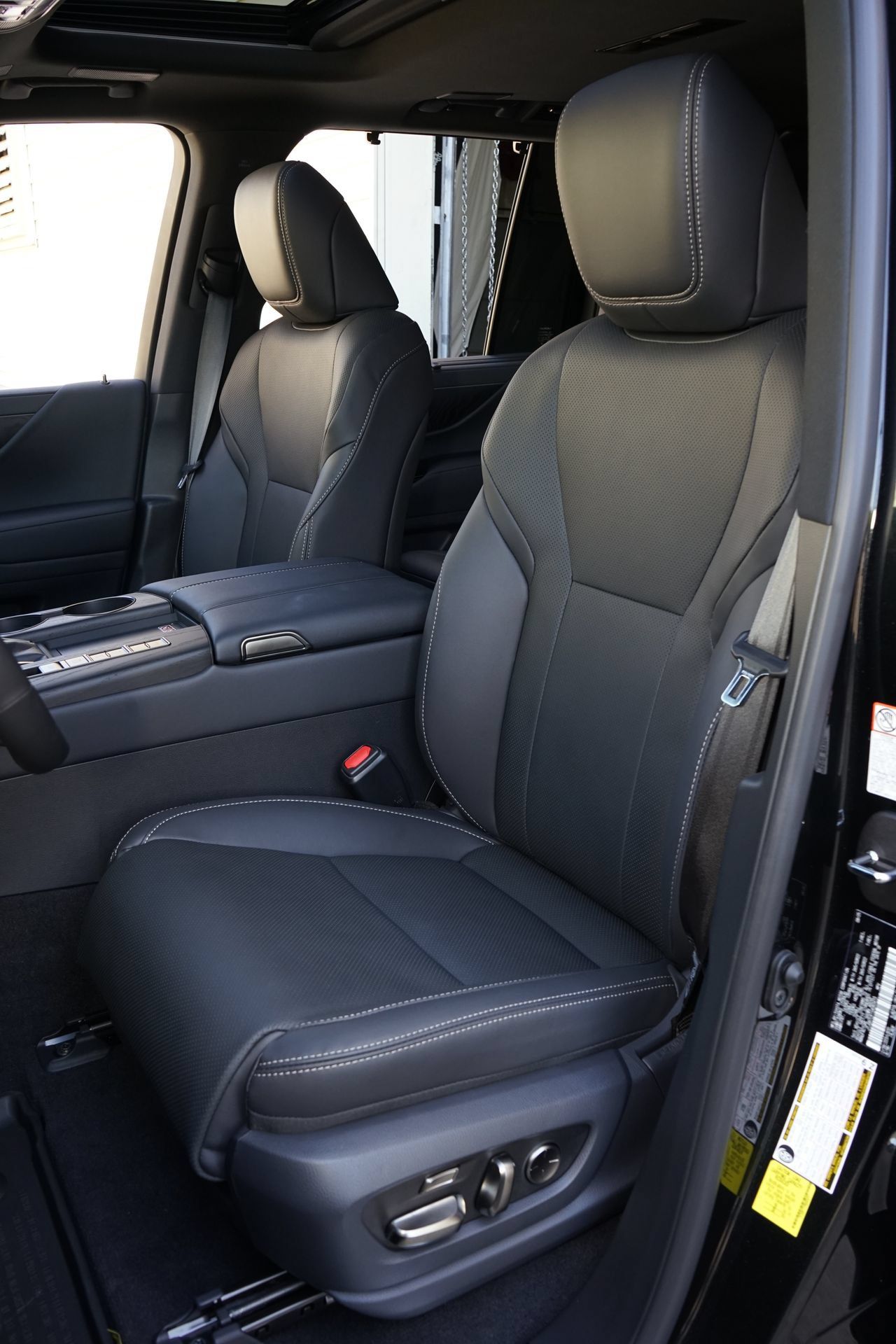 Used 2026 Lexus LX 600 4WD w/ Luxury Package image 9