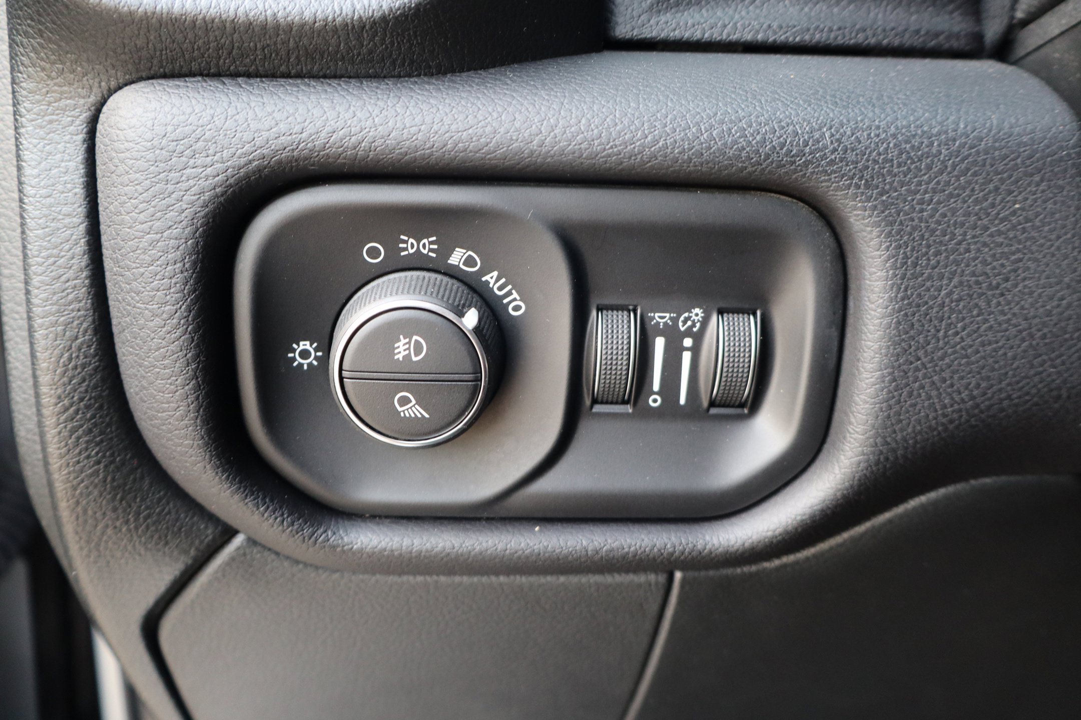 Used 2022 RAM 3500 Laramie AWD/4WD image 16
