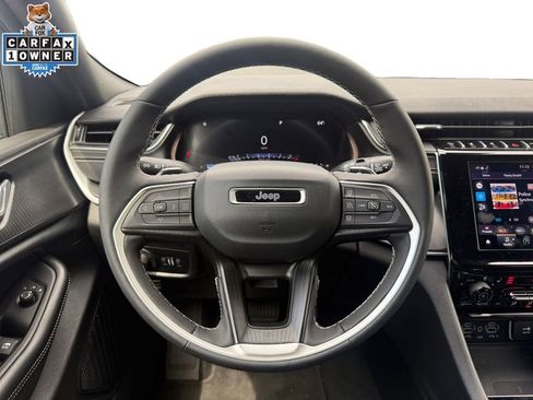 Used 2025 Jeep Grand Cherokee Laredo X w/ Luxury Tech Group I AWD/4WD image 12