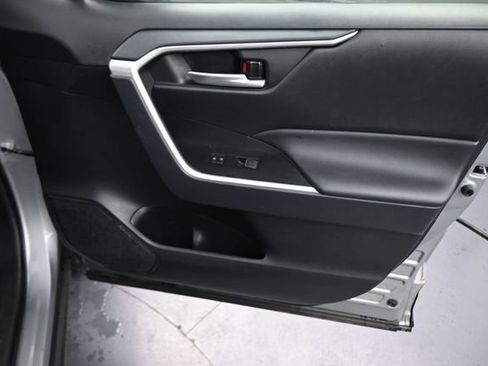 Used 2025 Toyota RAV4 XLE AWD/4WD image 13