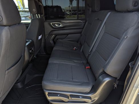 Used 2023 Chevrolet Suburban LS RWD image 8
