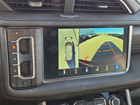 Used 2022 GMC Yukon XL Denali image 18