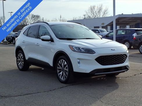 Used 2020 Ford Escape Titanium image 3