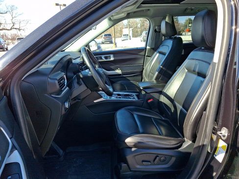 Used 2021 Ford Explorer XLT w/ Equipment Group 202A image 14