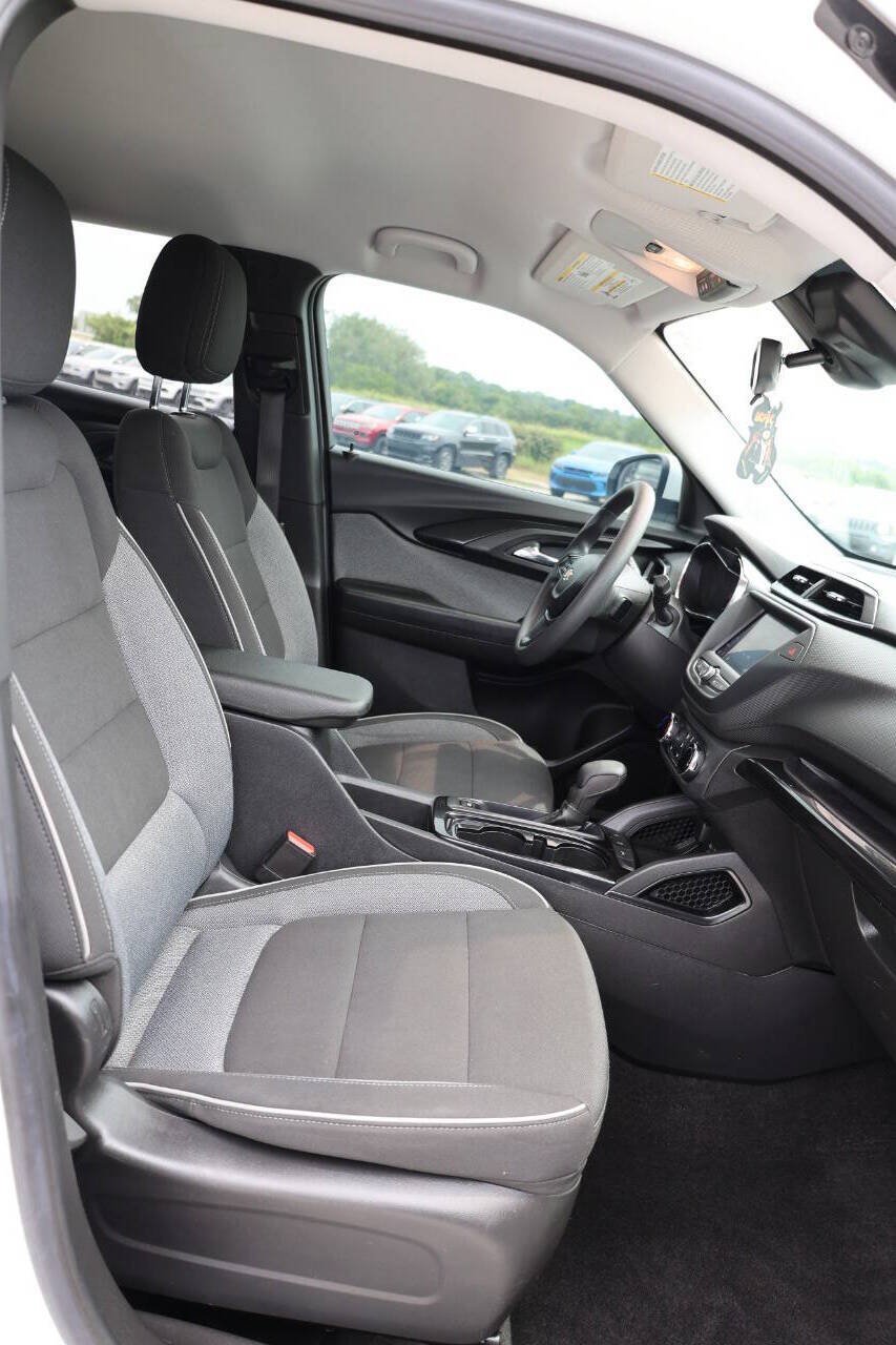 Used 2023 Chevrolet TrailBlazer LT FWD image 15