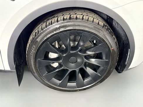 Used 2023 Tesla Model Y Long Range image 31