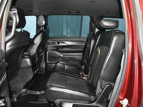 Used 2022 Jeep Wagoneer Series I AWD/4WD image 18