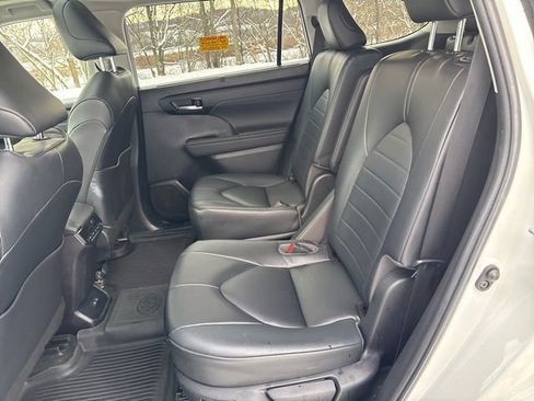 Certified 2023 Toyota Highlander XLE image 23