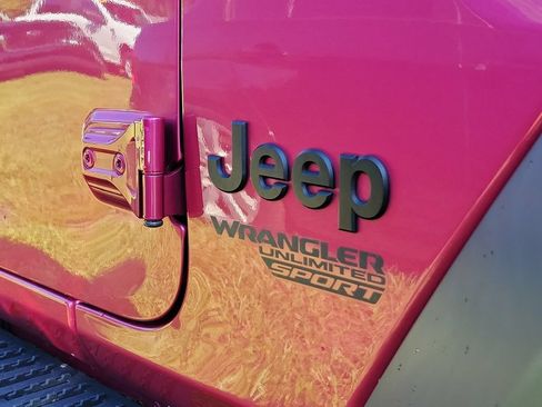 Used 2021 Jeep Wrangler Unlimited Sport AWD/4WD image 10