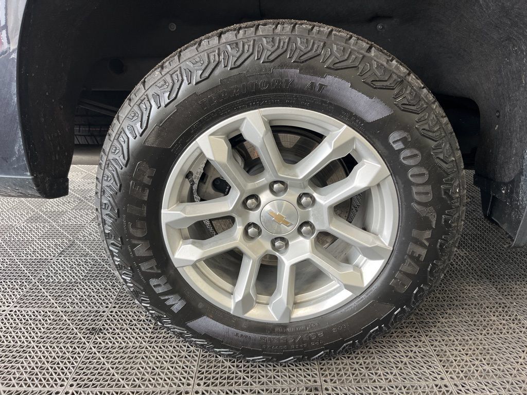 Used 2023 Chevrolet Silverado 1500 LT AWD/4WD image 22
