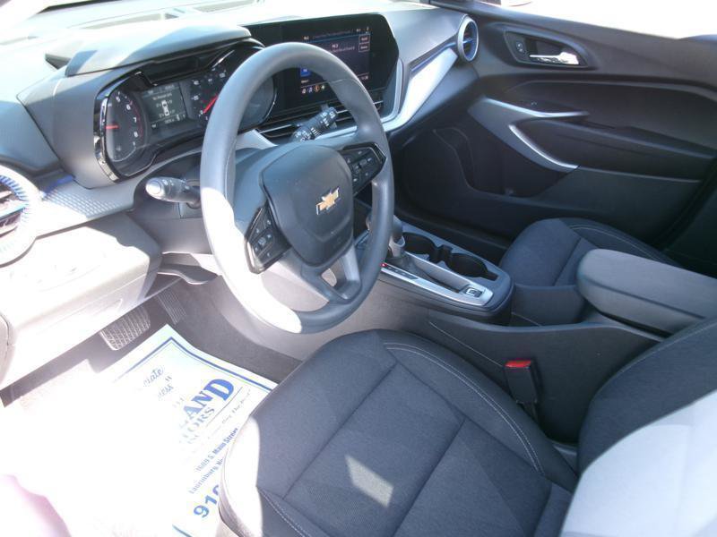 Used 2025 Chevrolet Trax LS w/ Driver Confidence Package FWD image 5