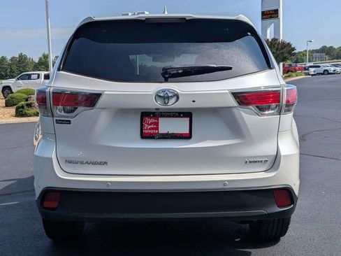 Used 2016 Toyota Highlander Limited w/ Driver Technology Package FWD image 8