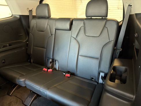 Used 2024 Kia Telluride EX w/ EX Captain's Chair Package FWD image 23