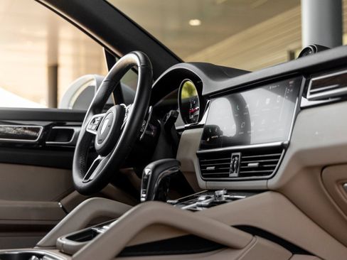 Certified 2023 Porsche Cayenne Platinum Edition AWD/4WD image 48