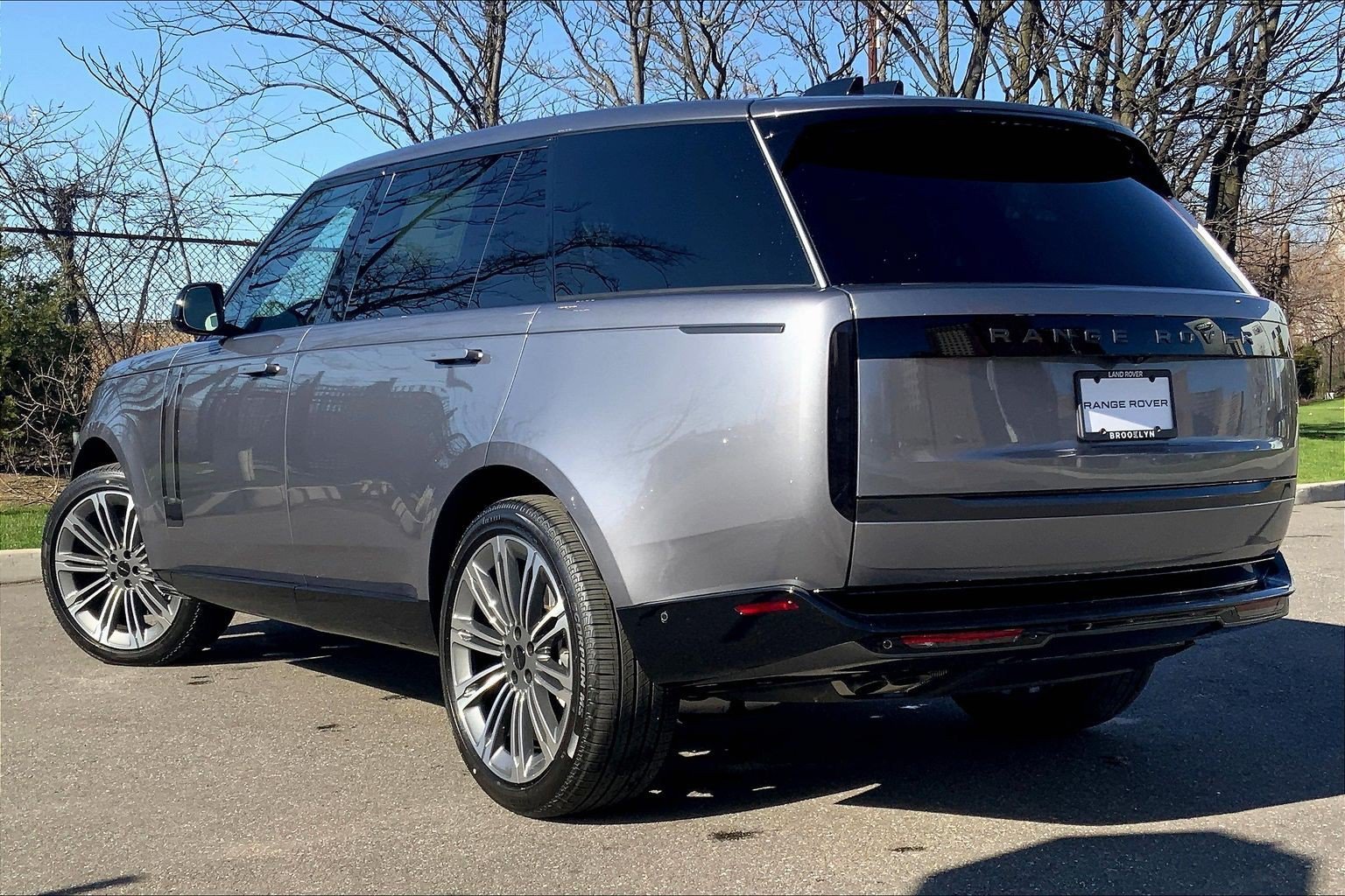 New 2026 Land Rover Range Rover Long Wheelbase SE AWD/4WD image 12
